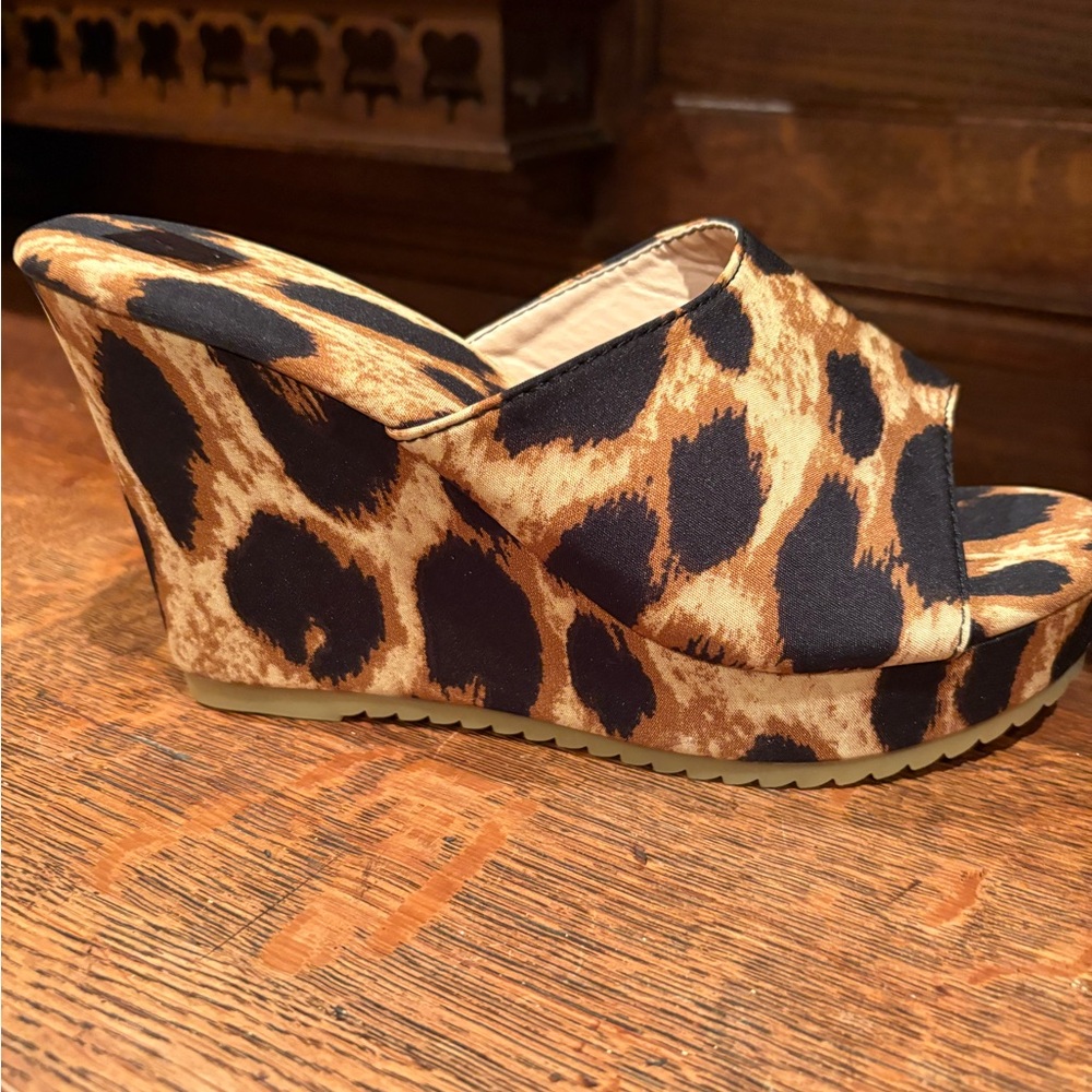 LEOPARD PRINT WEDGES